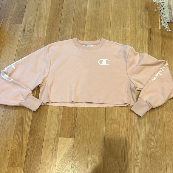 Champion Women’s Sweatshirt Cropped Pink Crewneck Pullover Size Medium - Picture 2 of 7